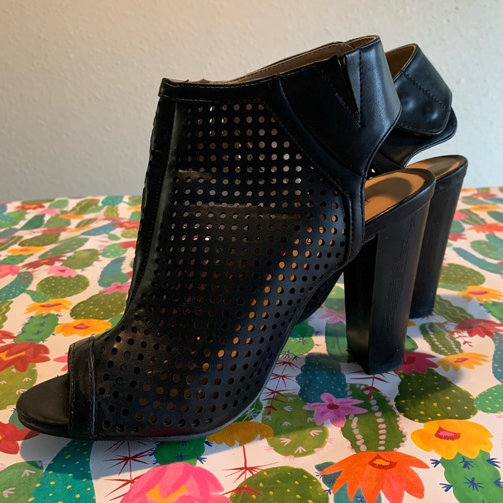 Bamboo Cutout Open Toe Black Chunky Heel Mule